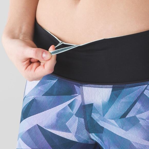 Lululemon Pace Rival Pretty Prism Multi 22” Crop Size 4 - Picture 3 of 10